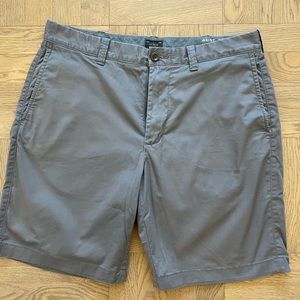 J Crew Men’s 9 inch stretch chino short size 33